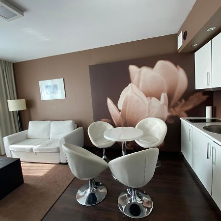 Apartament Prywatny Salon Z Aneksem Kuchennym I Sypialnia W Hotelu Diva كولوبرزيغ المظهر الخارجي الصورة