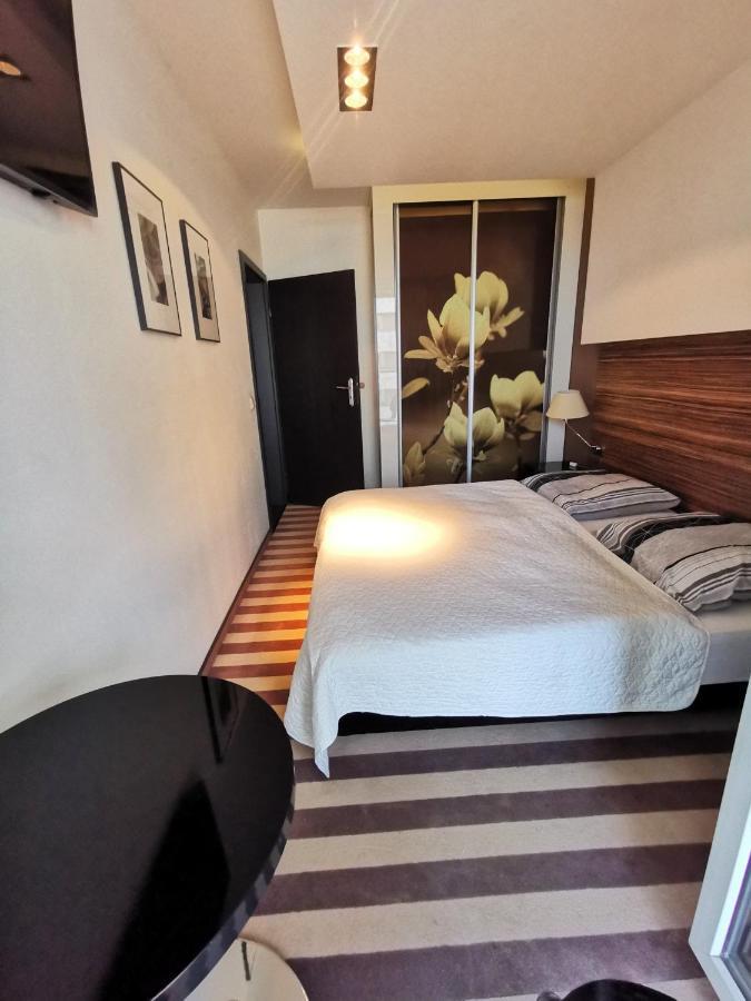 Apartament Prywatny Salon Z Aneksem Kuchennym I Sypialnia W Hotelu Diva كولوبرزيغ المظهر الخارجي الصورة