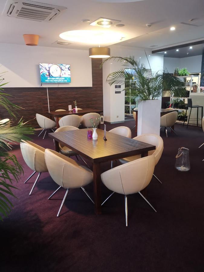 Apartament Prywatny Salon Z Aneksem Kuchennym I Sypialnia W Hotelu Diva كولوبرزيغ المظهر الخارجي الصورة