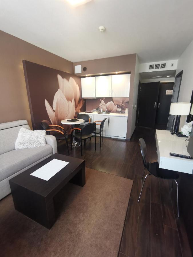 Apartament Prywatny Salon Z Aneksem Kuchennym I Sypialnia W Hotelu Diva كولوبرزيغ المظهر الخارجي الصورة