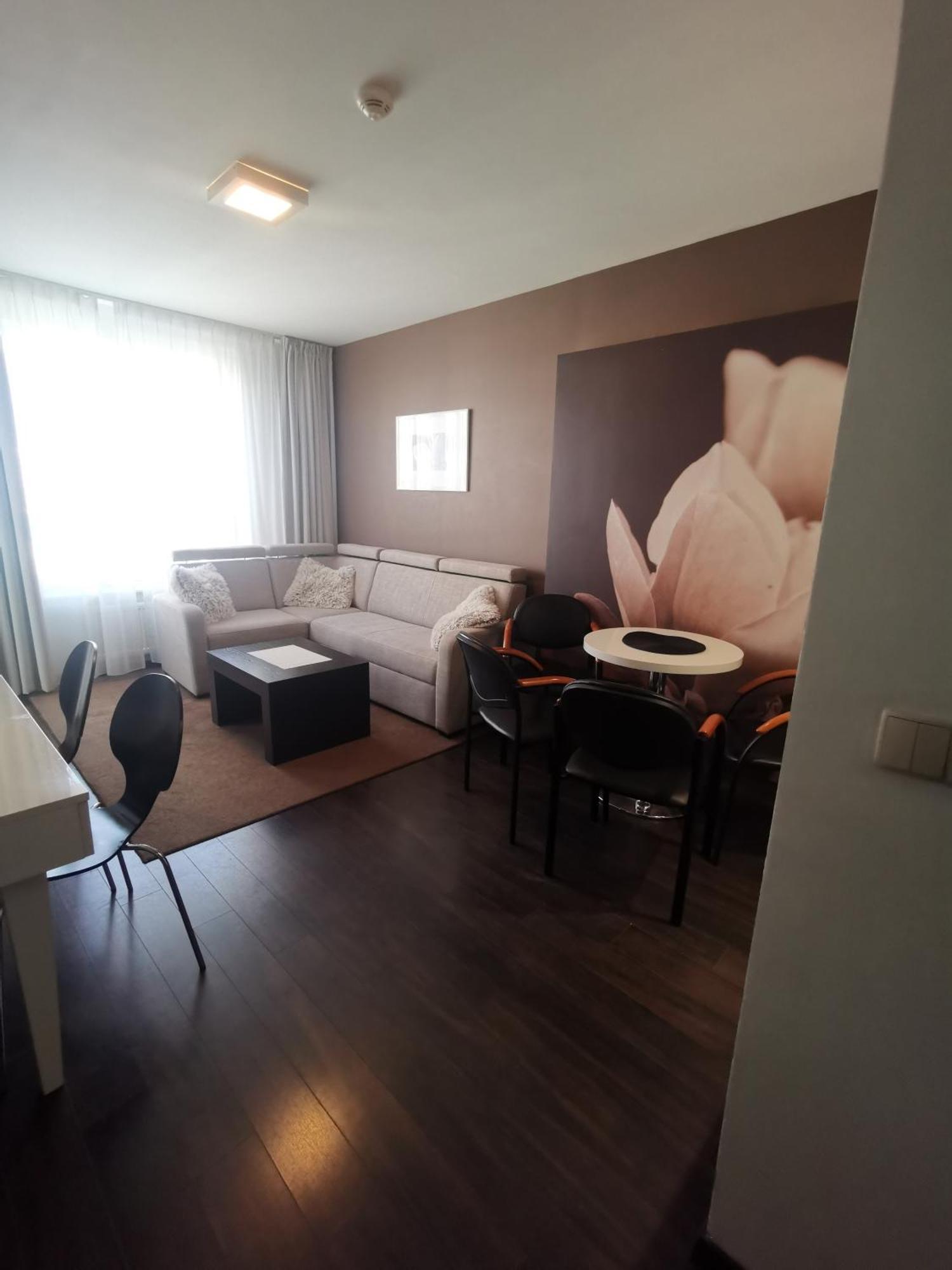 Apartament Prywatny Salon Z Aneksem Kuchennym I Sypialnia W Hotelu Diva كولوبرزيغ المظهر الخارجي الصورة