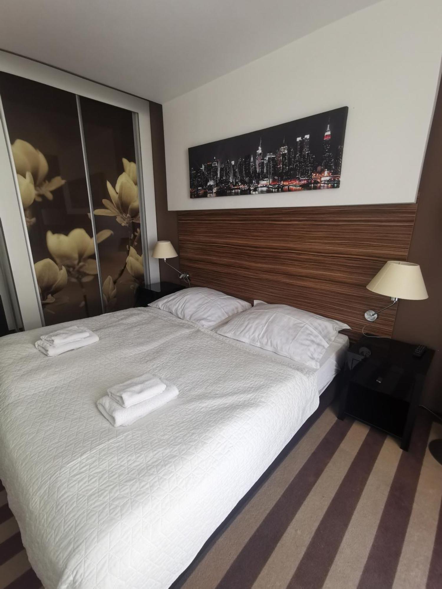 Apartament Prywatny Salon Z Aneksem Kuchennym I Sypialnia W Hotelu Diva كولوبرزيغ الغرفة الصورة